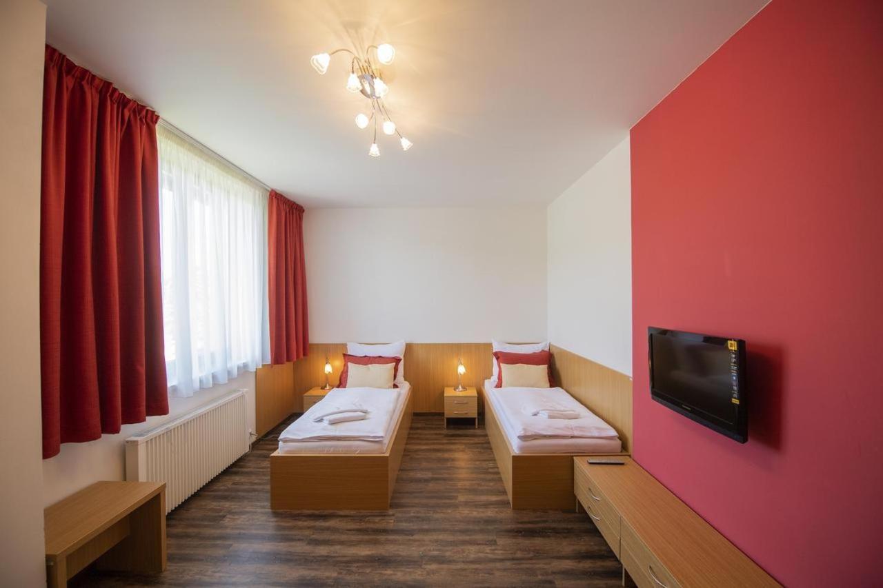 Hotel Berounka Hrebecniky Экстерьер фото